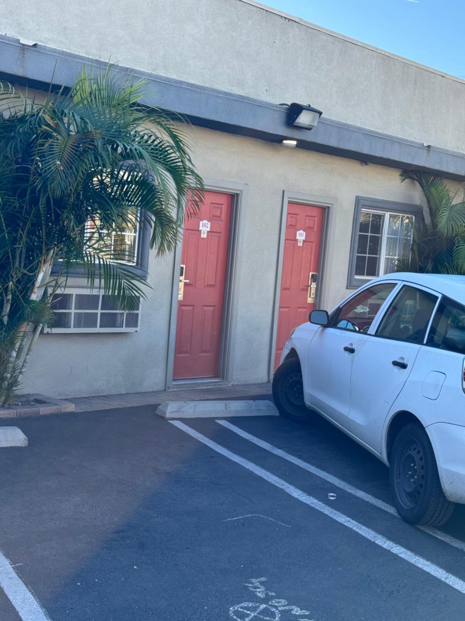 La Cienega Inn Motel ロサンゼルス エクステリア 写真